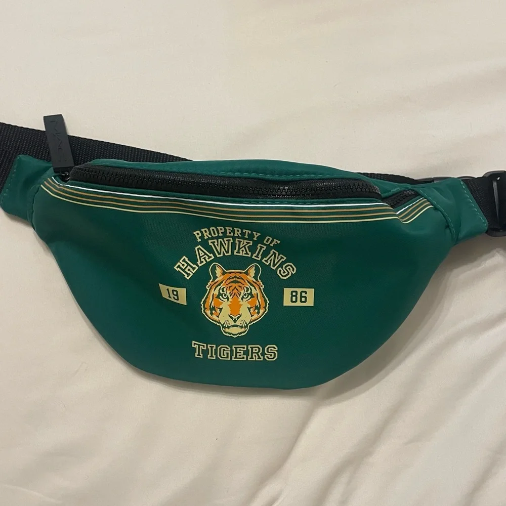 MAC Stranger Things Belt Bag - Picture 1 of 6